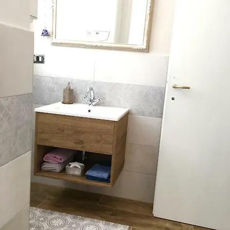 Vittoria דירה מרינה די פיאטרסנטה